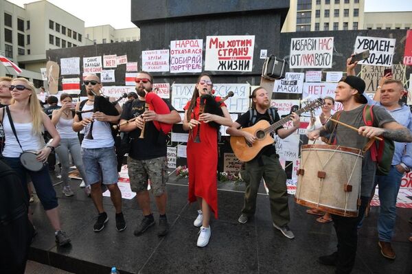 Митинги за и против Лукашенко в Минске разошлись мирно - Sputnik Латвия