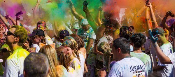 В Каугури прошел забег The Color Run Jurmala - Sputnik Латвия