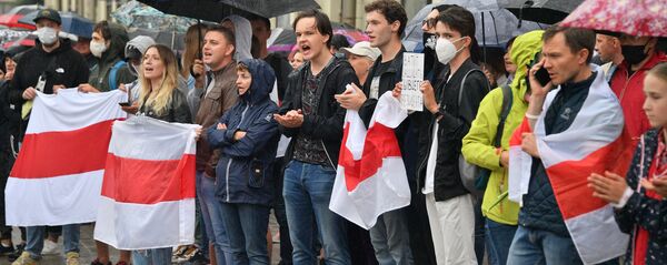Акция протеста в Минске после президентских выборов Акция протеста в Минске после президентских выборов - Sputnik Latvija