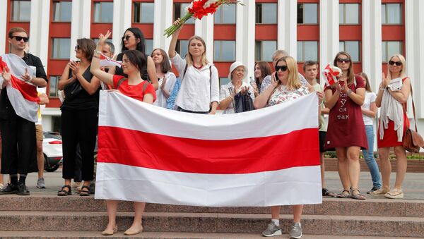 Участники акции протеста перед Министерством иностранных дел в Минске - Sputnik Latvija