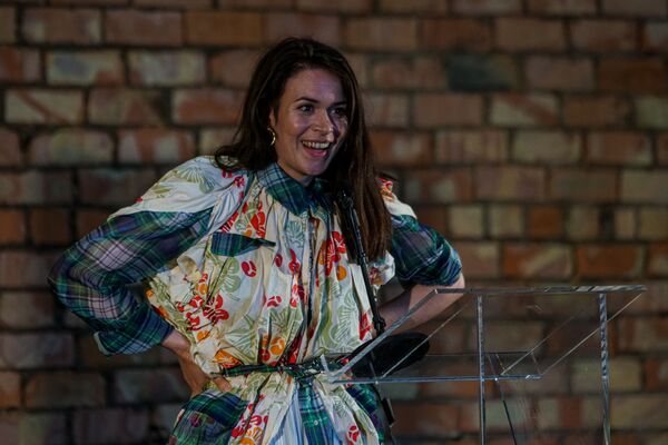 Мы новый мир построим: в Риге открылась биеннале современного искусства - Sputnik Латвия