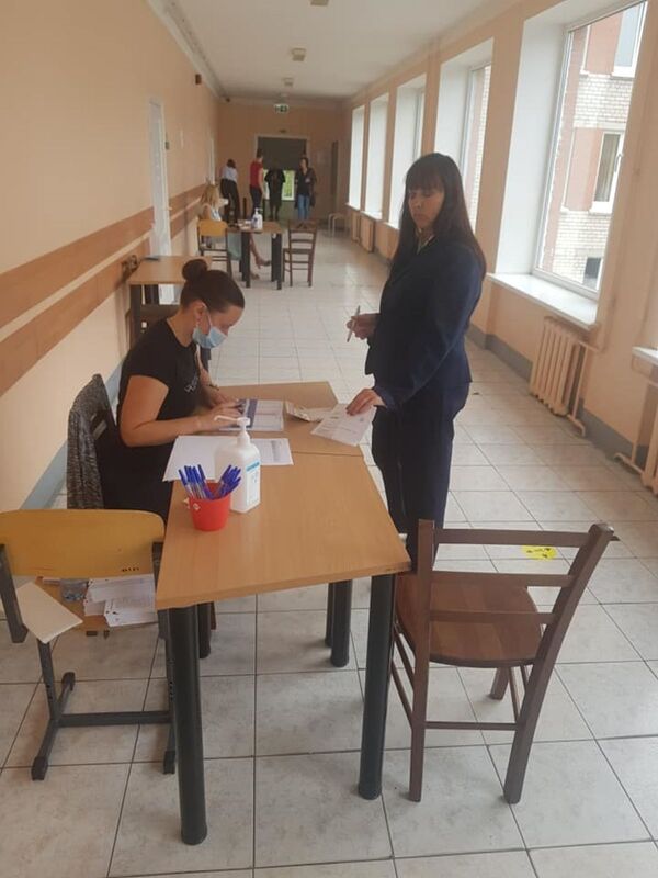 Без очереди и риска заражения: как проходит досрочное голосование на выборах в Риге - Sputnik Латвия