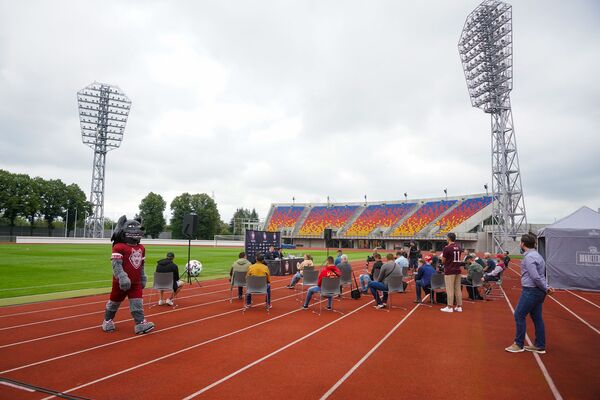 Сборная Латвии представила нового тренера, форму и шесть дебютантов - Sputnik Латвия