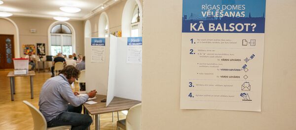 В Риге началось досрочное голосование на муниципальных выборах 2020 - Sputnik Латвия