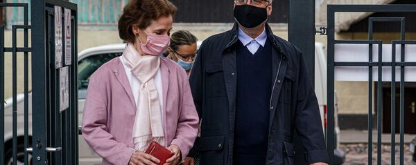 Президент Латвии Эгилс Левитс и первая леди Ивета Вейоне проголосовали на выборах в Рижскую думу - Sputnik Latvija