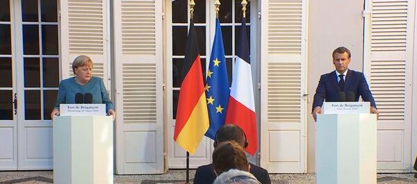 Как мягкая рука Запада не трогает Беларусь: сомнительная помощь сердобольных соседей - Sputnik Латвия