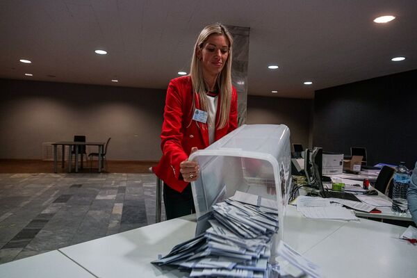 Сокрушительное поражение Согласия, триумф Прогрессивных и шанс для РСЛ - Sputnik Латвия