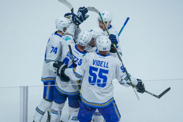 Новый сезон КХЛ: провальный первый период испортил дебют Скудры в Риге - Sputnik Латвия