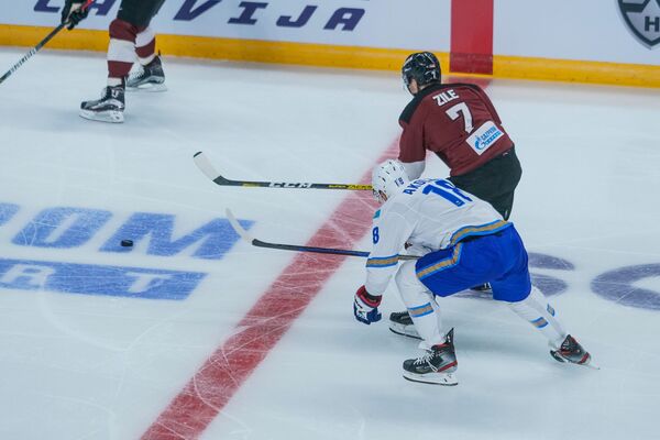 Новый сезон КХЛ: провальный первый период испортил дебют Скудры в Риге - Sputnik Латвия