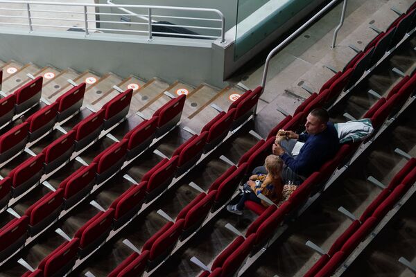 Новый сезон КХЛ: провальный первый период испортил дебют Скудры в Риге - Sputnik Латвия