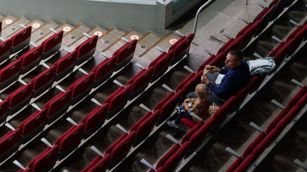 Зрители на спортивной трибуне - Sputnik Латвия