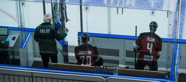 Скамейка штрафников в этот вечер не пустовала - Sputnik Латвия