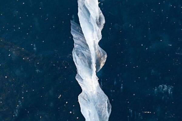 Покрытое льдом озеро Байкал - Sputnik Латвия