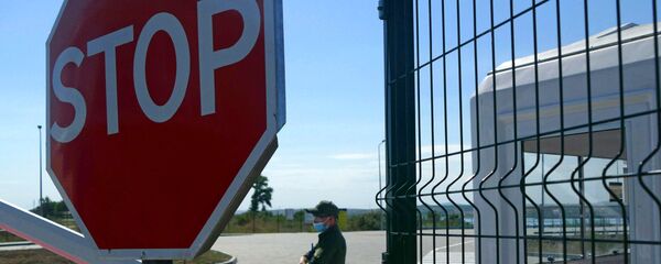 Сотрудник Государственной пограничной службы Украины - Sputnik Латвия