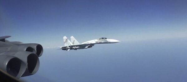 Мешают отрабатывать авиаудары: в США возмутились российскими перехватами - Sputnik Латвия