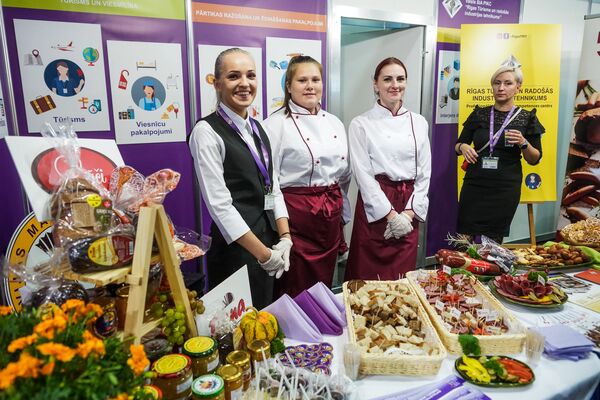 В Рижском индустриальном техникуме туризма и творческой индустрии готовят специалистов в сфере гостиничного и ресторанного бизнеса - Sputnik Латвия