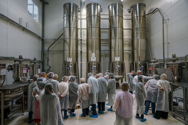 Путь шоколада: фабрика Pobeda приглашает всех желающих на экскурсии - Sputnik Латвия