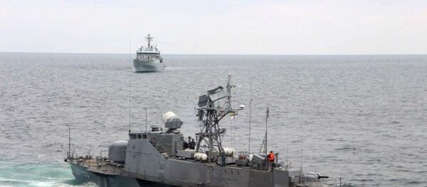 Украинский ракетный катер Прилуки и корабль Королевских ВМС Великобритании HMS Echo (H87) во время учений в акватории Черного моря Украинский ракетный катер Прилуки и корабль Королевских ВМС Великобритании HMS Echo (H87) во время учений в акватории Черного моря - Sputnik Latvija