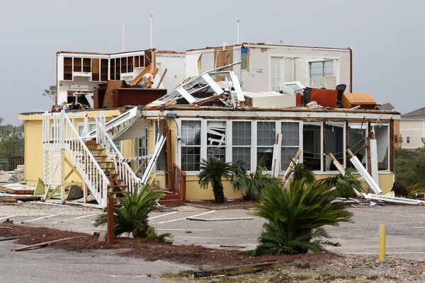 Разрушенный ураганом Салли дом в городе Пердидо Ки, Флорида - Sputnik Латвия