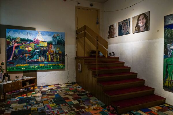 В тени дрона НАТО: в Риге проходит выставка современного искусства Survival kit - Sputnik Латвия