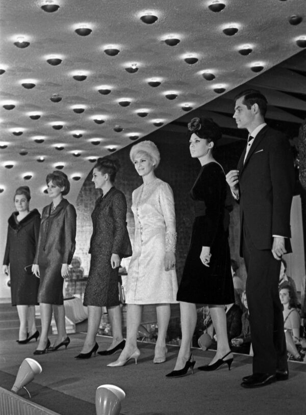 Участницы московского международного Конгресса моды в Москве, 1964  - Sputnik Латвия