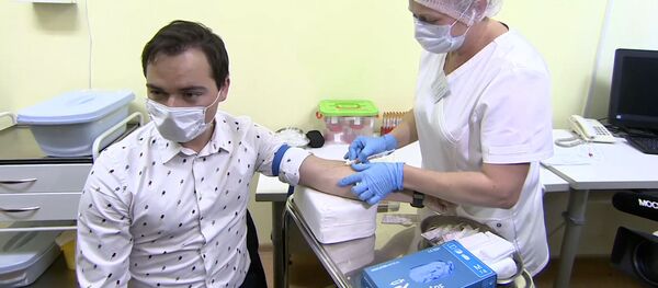 Запад критикует, а Россия делает: начались испытания третьей вакцины от COVID-19 Запад критикует, а Россия делает: начались испытания третьей вакцины от COVID-19 - Sputnik Латвия