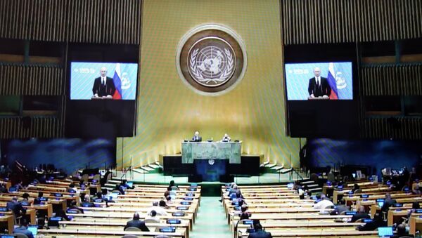 Фрагмент трансляции выступления президента РФ Владимира Путина с видеообращением на 75-й сессии Генассамблеи ООН - Sputnik Latvija