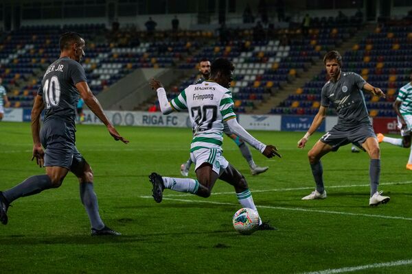 Обидное поражение латвийских футболистов: Рига держалась против Селтика 89 минут Обидное поражение латвийских футболистов: Рига держалась против Селтика 89 минут - Sputnik Латвия