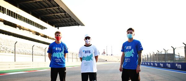 Звезды Ф-1 и Ф-2 поддержали российских врачей Звезды Ф-1 и Ф-2 поддержали российских врачей - Sputnik Латвия