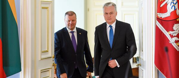 Президент Литвы Гитанас Науседа и премьер-министр Саулюс Сквернялис, архивное фото - Sputnik Латвия