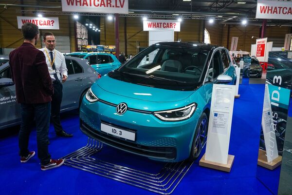 Тюнинг-ателье вместо автодилеров: как проходит выставка Auto 2020 на Кипсале - Sputnik Латвия