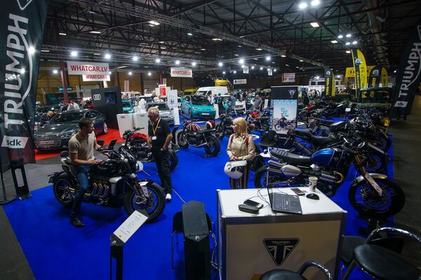 Тюнинг-ателье вместо автодилеров: как проходит выставка Auto 2020 на Кипсале - Sputnik Латвия