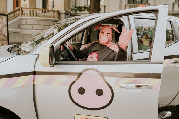 Намусорить – это не искусство: в Риге открыли инсталляцию, посвященную чистоте лесов - Sputnik Латвия