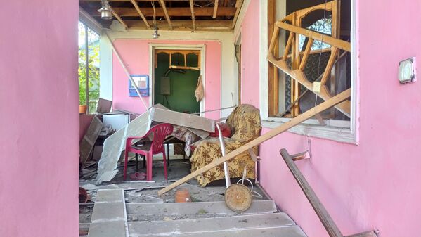 Разрушенный в результате обстрела жилой дом в Тертерском районе Азербайджана - Sputnik Латвия