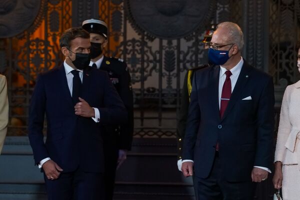 Встреча президентов Франции и Латвии Эммануэля Макрона и Эгилса Левитса в Риге - Sputnik Латвия