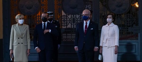 Официальный визит президента Франции Эммануэля Макрона с супругой Брижит Макрон - Sputnik Латвия