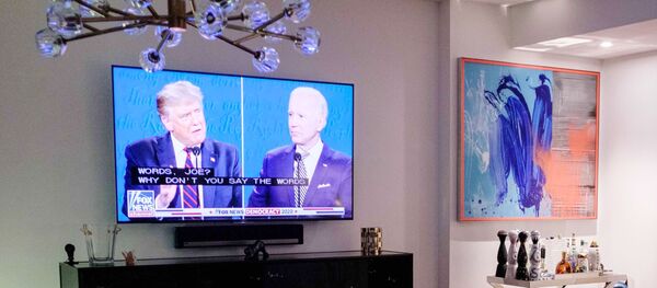 Трансляция дебатов Д. Трампа и Д. Байдена в США - Sputnik Latvija