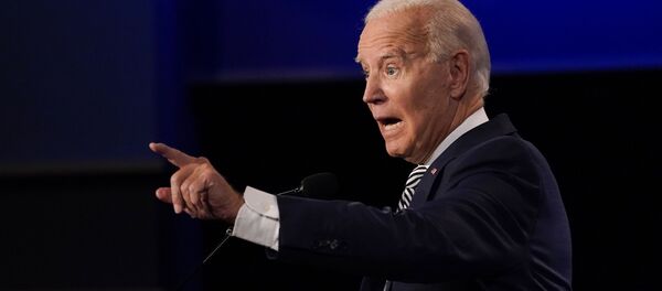 Кандидат в президенты США от Демократической партии Джо Байден - Sputnik Latvija