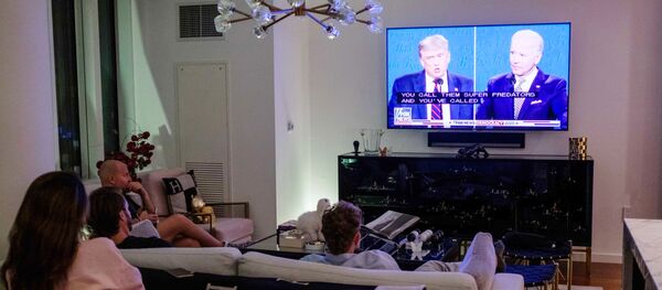 Трансляция первых дебатов президента США Дональда Трампа и кандидата в президенты США Джо Байдена Трансляция первых дебатов президента США Дональда Трампа и кандидата в президенты США Джо Байдена - Sputnik Латвия
