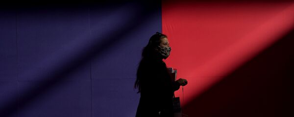 Первые дебаты действующего президента США Дональда Трампа и кандидата в президенты США Джо Байдена в Кливленде, США Первые дебаты действующего президента США Дональда Трампа и кандидата в президенты США Джо Байдена в Кливленде, США - Sputnik Латвия