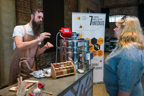 Картофельное мороженое и латгальский шмохито: в Риге прошла выставка Вкус краев - Sputnik Латвия