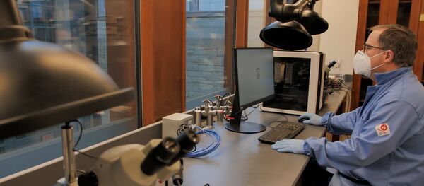 У США не получается создать вакцину от коронавируса - виновата Россия - Sputnik Латвия