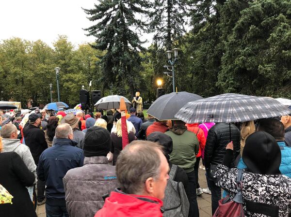 Недовольные властью митингуют в центре Риги: Гобземс не уйдет из политики Латвии - Sputnik Латвия