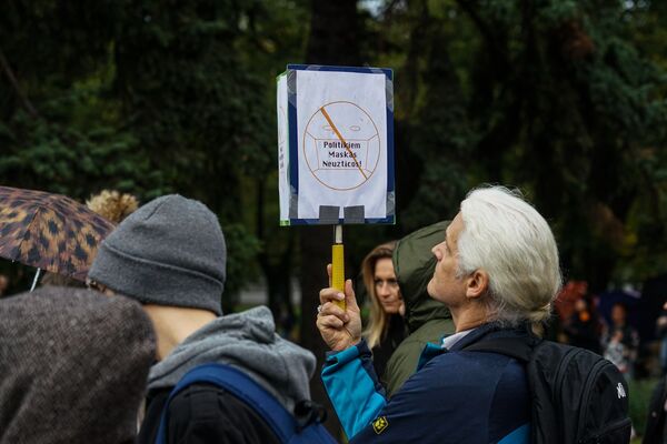 Говорили по-латышски и призывали жить дружно: о чем был митинг Гобземса в центре Риги - Sputnik Латвия