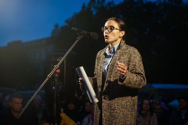 Говорили по-латышски и призывали жить дружно: о чем был митинг Гобземса в центре Риги - Sputnik Латвия