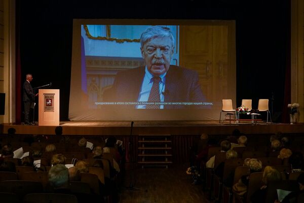 Российские соотечественники в Латвии настаивают на соблюдении своих прав - Sputnik Латвия