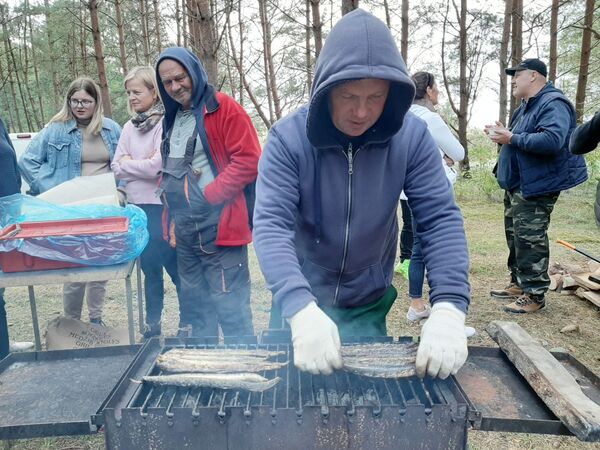 От 2 до 39 евро за килограмм: Латвия ловит сама и скупает у Литвы ценный деликатес - Sputnik Латвия