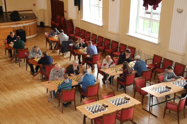 Дисквалифицированный шахматист сыграл на турнире в Латвии под псевдонимом - Sputnik Латвия