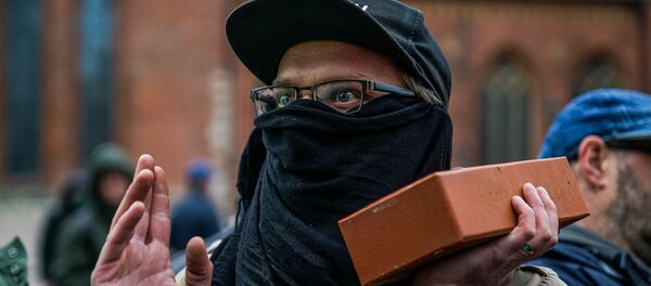 Акция протеста работников культуры против изменений в уплате налогов с авторских гонораров - Sputnik Латвия