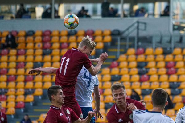 Российская молодежка в Риге оформила первый за семь лет выход на ЧЕ по футболу Российская молодежка в Риге оформила первый за семь лет выход на ЧЕ по футболу - Sputnik Латвия